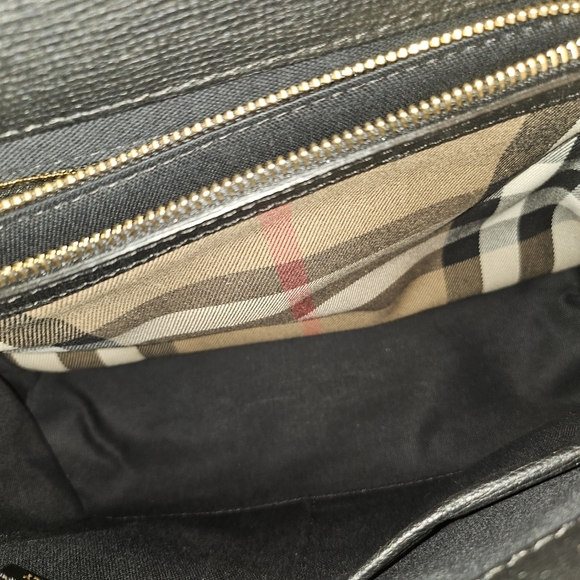 ✨ Burberry Black Leather & House Check 2-Way Shoulder/Crossbody Bag ✨ - Picture 7 of 15
